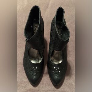 Anne Ross Black Leather Heels -size 10